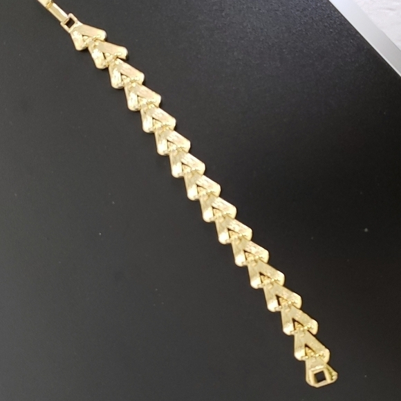 Bracelet Black & Gold Link 7" Vostume Jewelry EUC - Picture 4 of 6